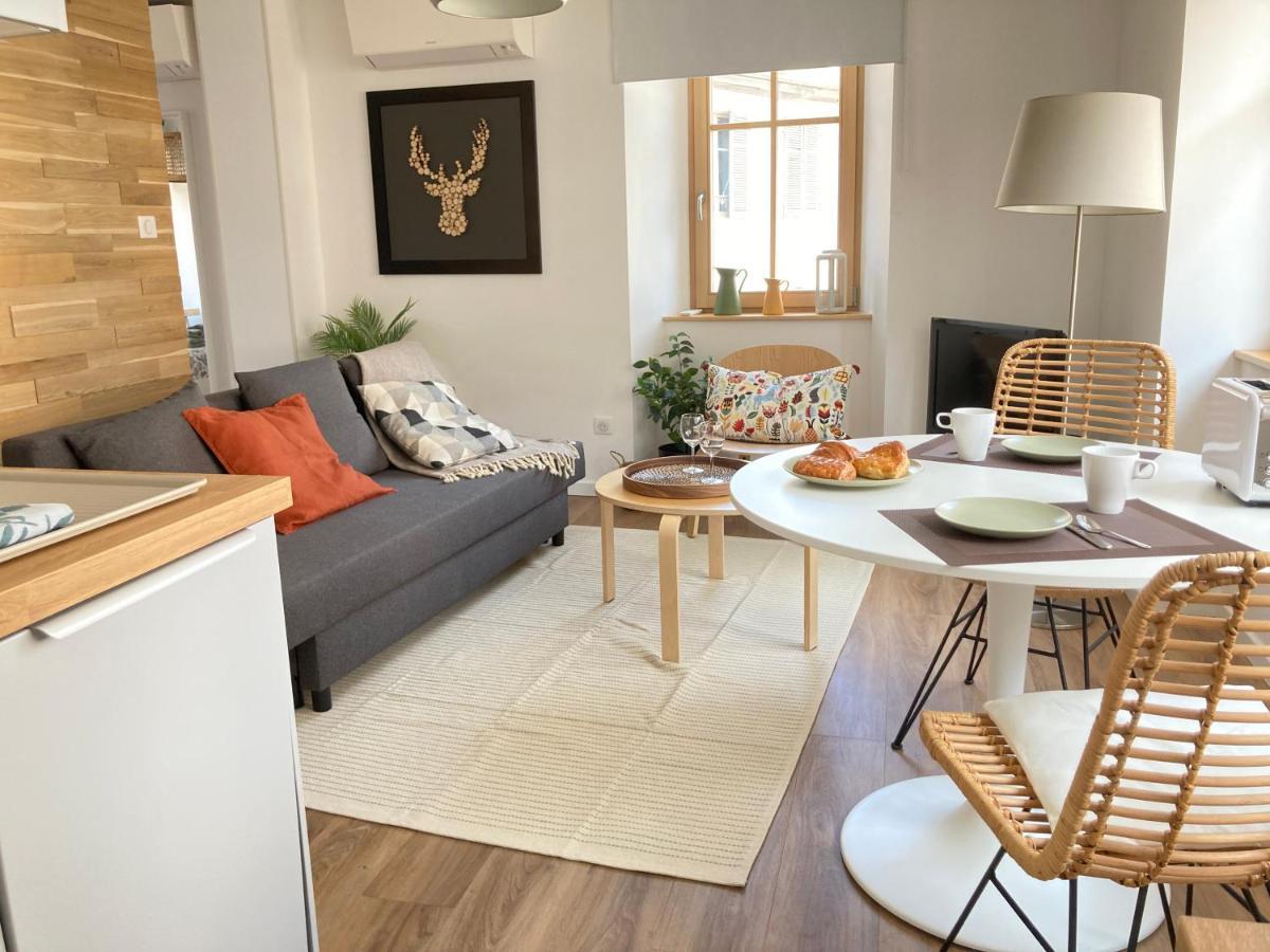 Des Victoires Apartment *